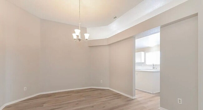 Building Photo - 401 MacKay St