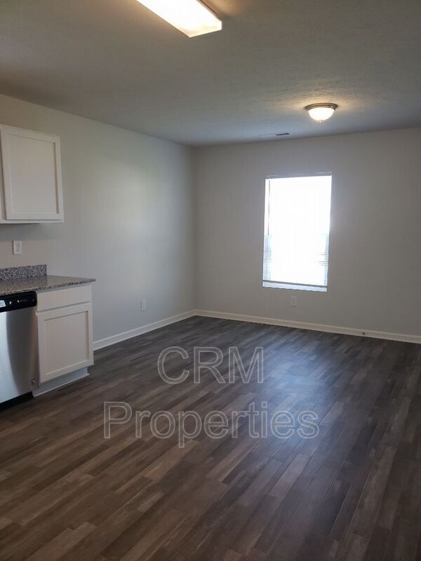 Building Photo - 110 Betty Way