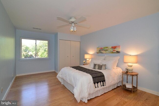 Foto del edificio - 11803 Breton Ct