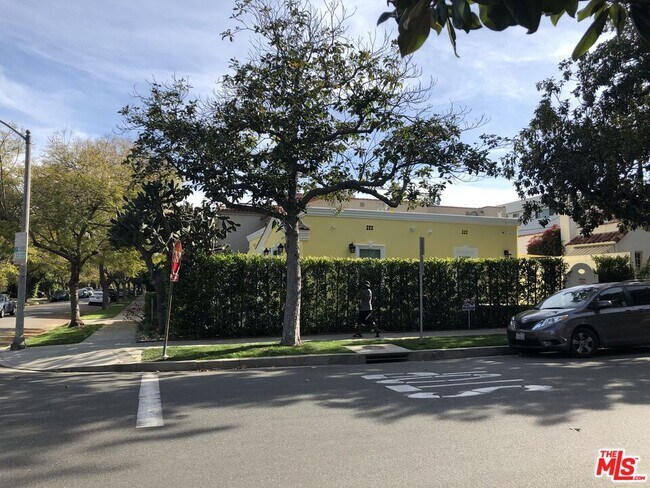 Foto del edificio - 257 N La Peer Dr