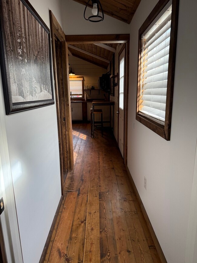 Building Photo - 1118 US-221A Hwy