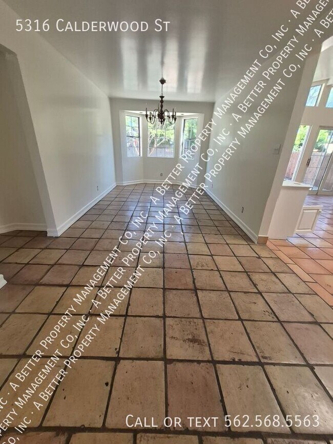 Foto del edificio - 5316 E Calderwood St