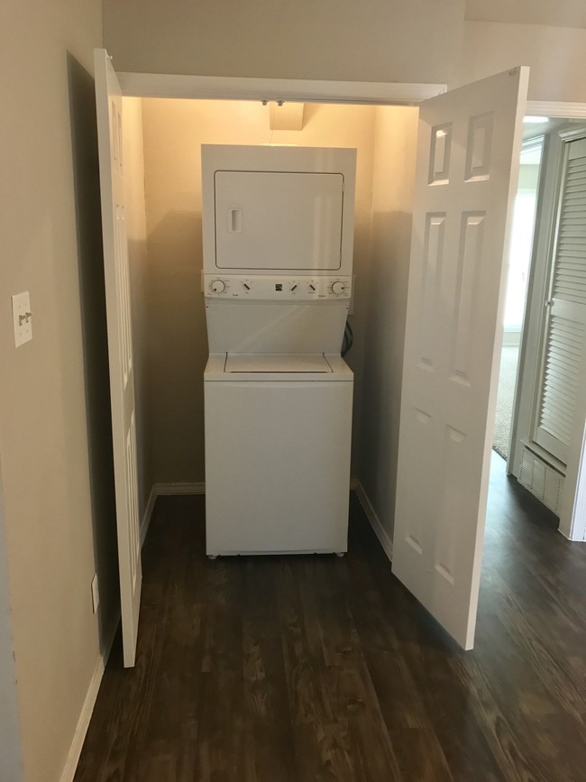Building Photo - Lory of College Station