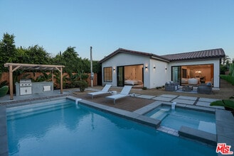 Building Photo - 4936 Coolidge Ave