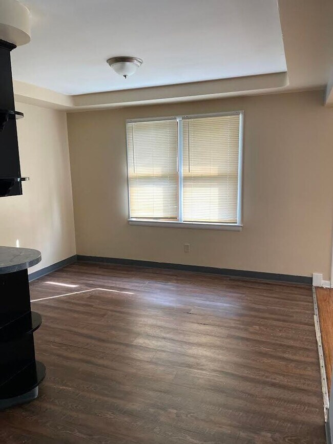 Building Photo - Beautiful 3 bedroom single family home Sec...