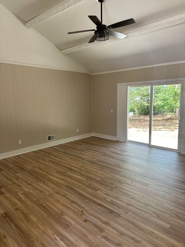 Foto del edificio - Newly Remodeled Home in Southeast Columbia