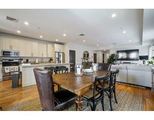 Foto del edificio - 770 E 3rd St