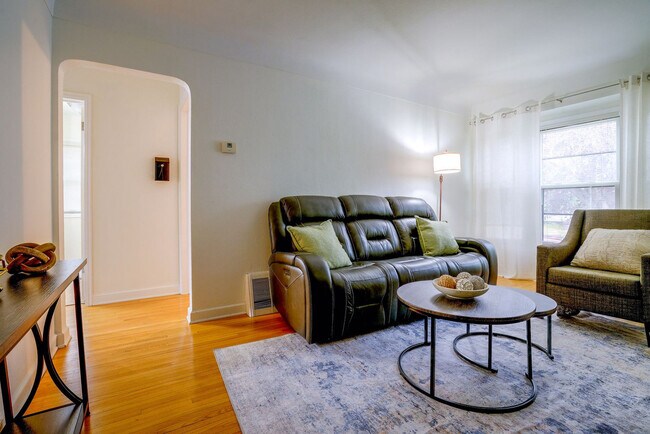 Foto del edificio - 5754 Nicollet Ave