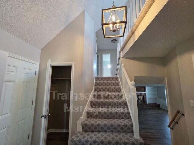 Foto del edificio - 13325 W 104th St