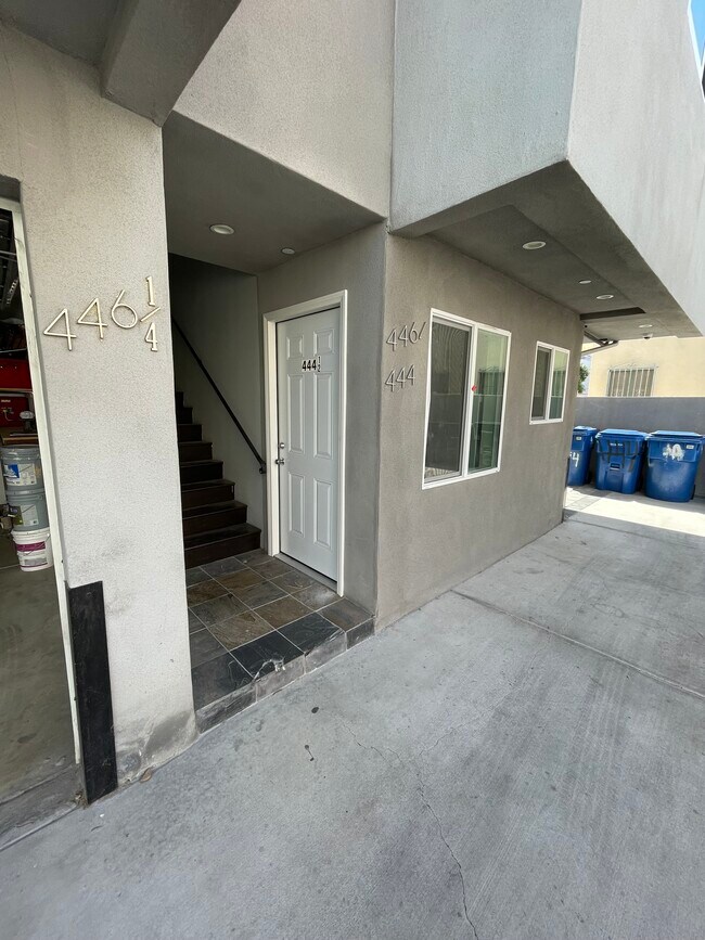 Building Photo - 444 N Stanley Ave