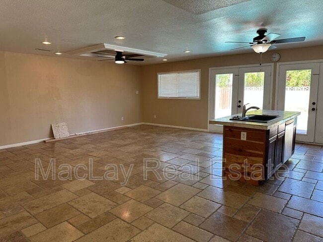 Building Photo - 1114 E Carter Dr