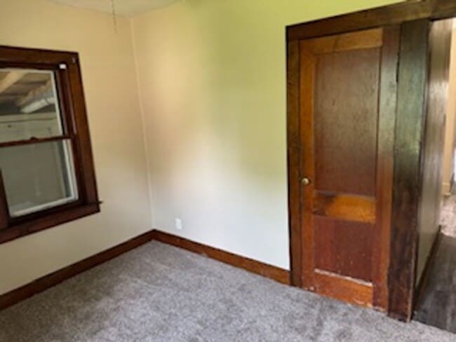 Building Photo - 628 Kern St