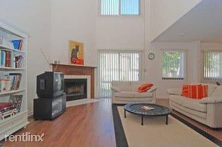 Building Photo - 714 E Whispering Oaks Dr