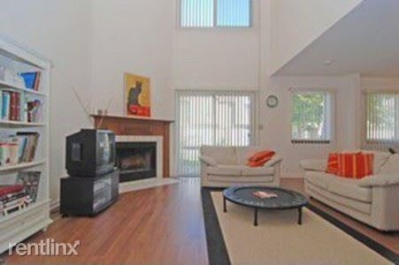 Foto del edificio - 714 E Whispering Oaks Dr