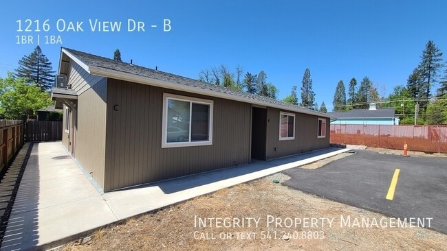 Building Photo - 1216 Oak View Dr