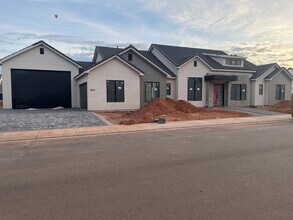 Building Photo - 365 Homeside Rd