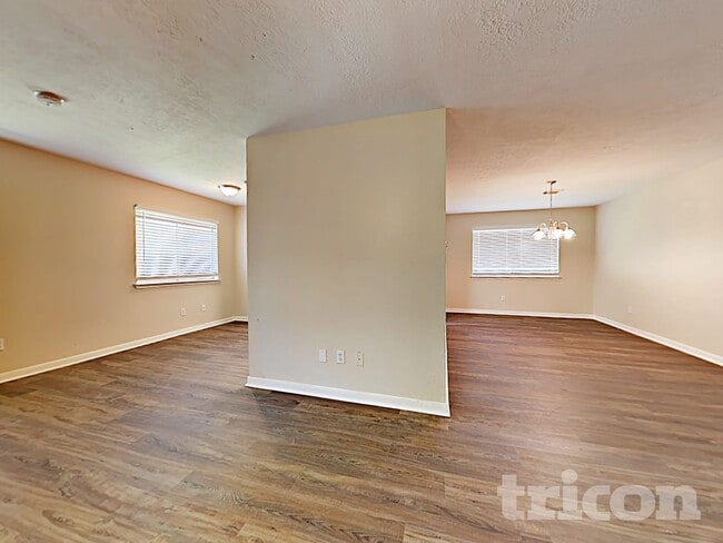 Building Photo - 20103 Bambiwoods Dr