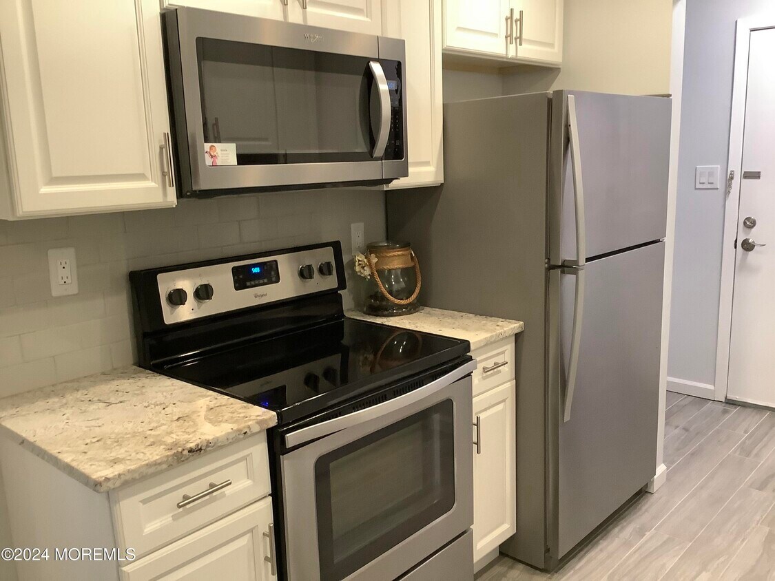 Foto principal - 97 Arrowood Rd