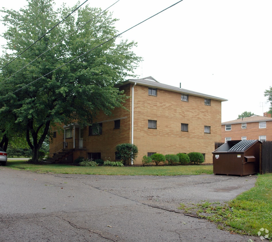 3440 Westview Ave NW, Canton, OH 44709 Apartments in Canton, OH