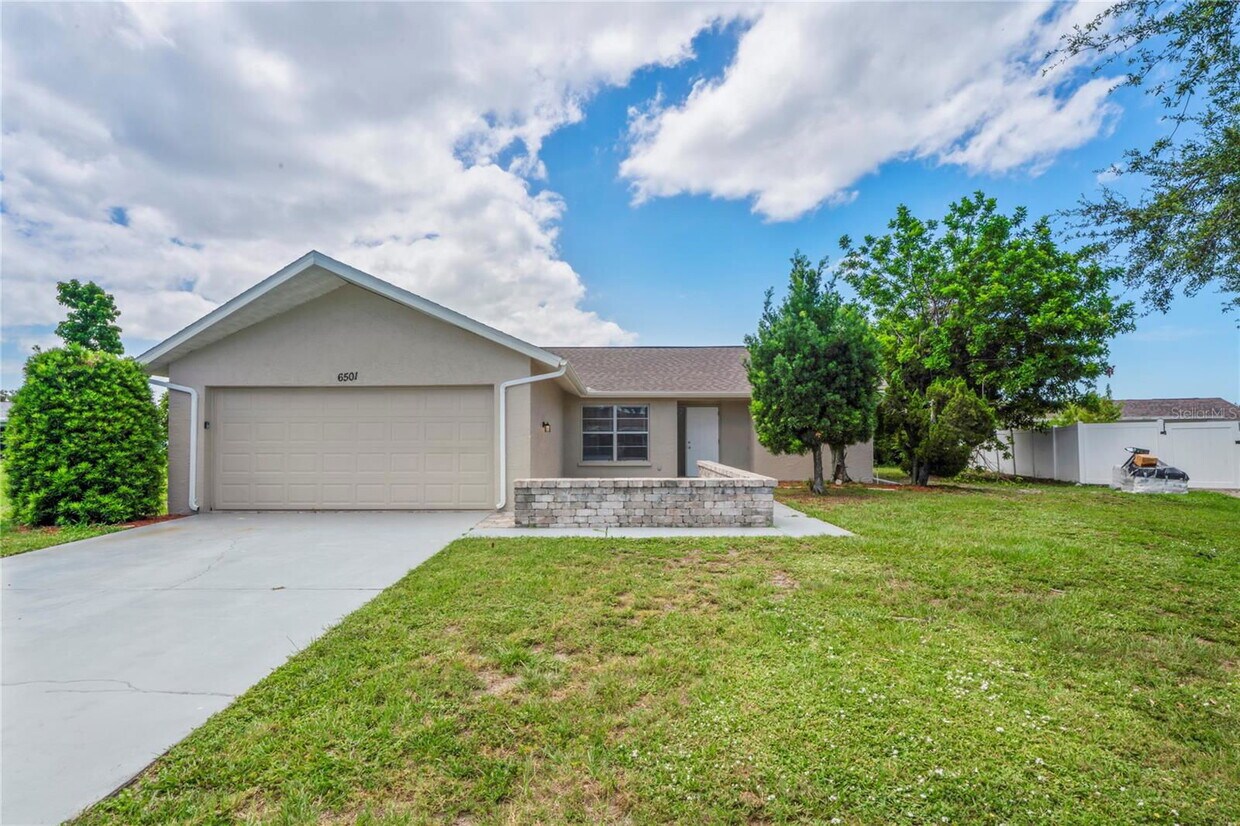 Foto principal - 6501 14th Ave W