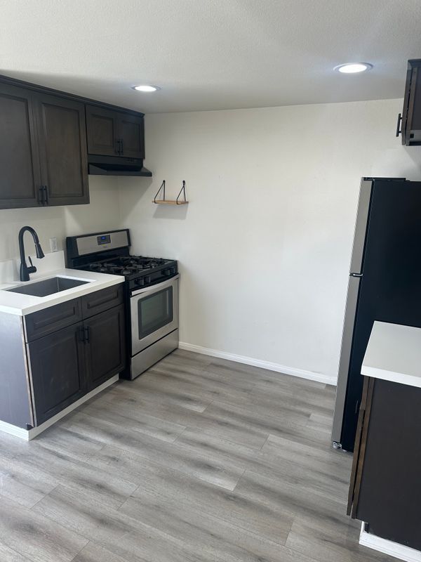 Foto del edificio - 931 E 6th St