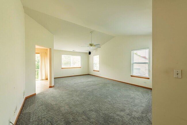 Building Photo - 1523 Meadowsedge Ln