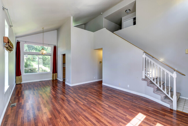 Easy maintenance hardwood floors - 12200 NE 165th Pl