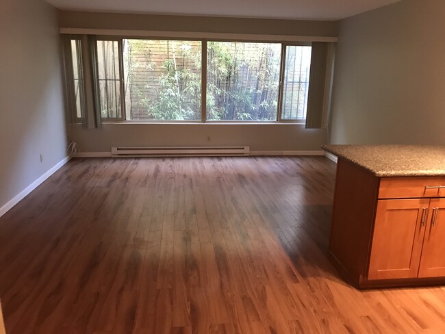Living room - 414 Belmont Ave E
