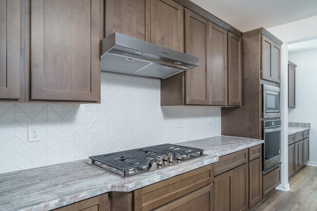 Building Photo - GREAT HOME IN ACTIVE ADULT COMMUNITY!