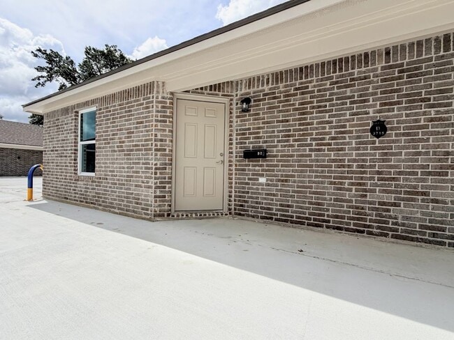 Building Photo - Only 2 Units Left! Brand-New 2BR/2BA Duplexes Near McNeese