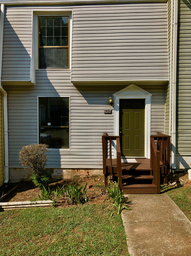 Primary Photo - Crestwood Condominiums