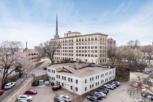 Building Photo - 510 Groveland Ave
