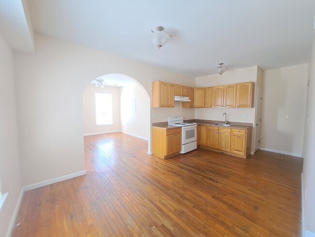 Building Photo - ***$500 Move-In Special***3BR/2BA SINGLE F...