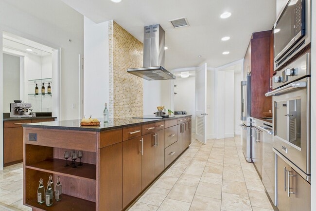 Interior Photo - Wilshire Victoria Westwood Apartments