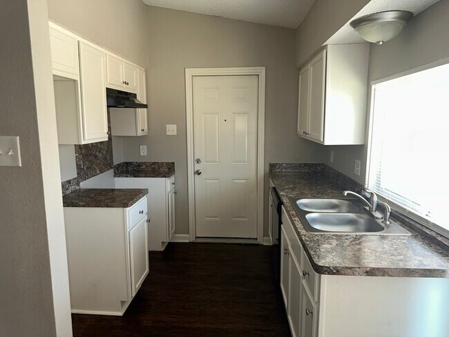 Foto del edificio - 10035 Shayna Dr. Dallas, TX 75217