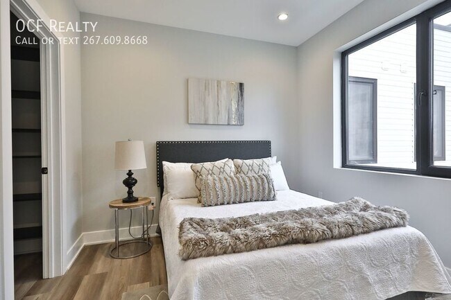 Building Photo - Luxury Francisville Condo