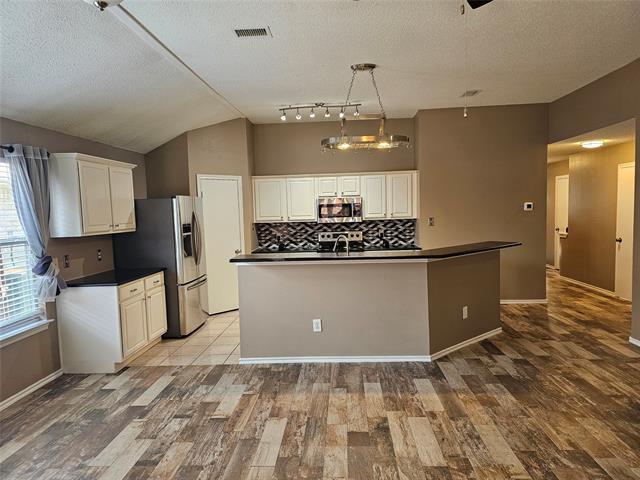 Building Photo - 215 Piccadilly Cir