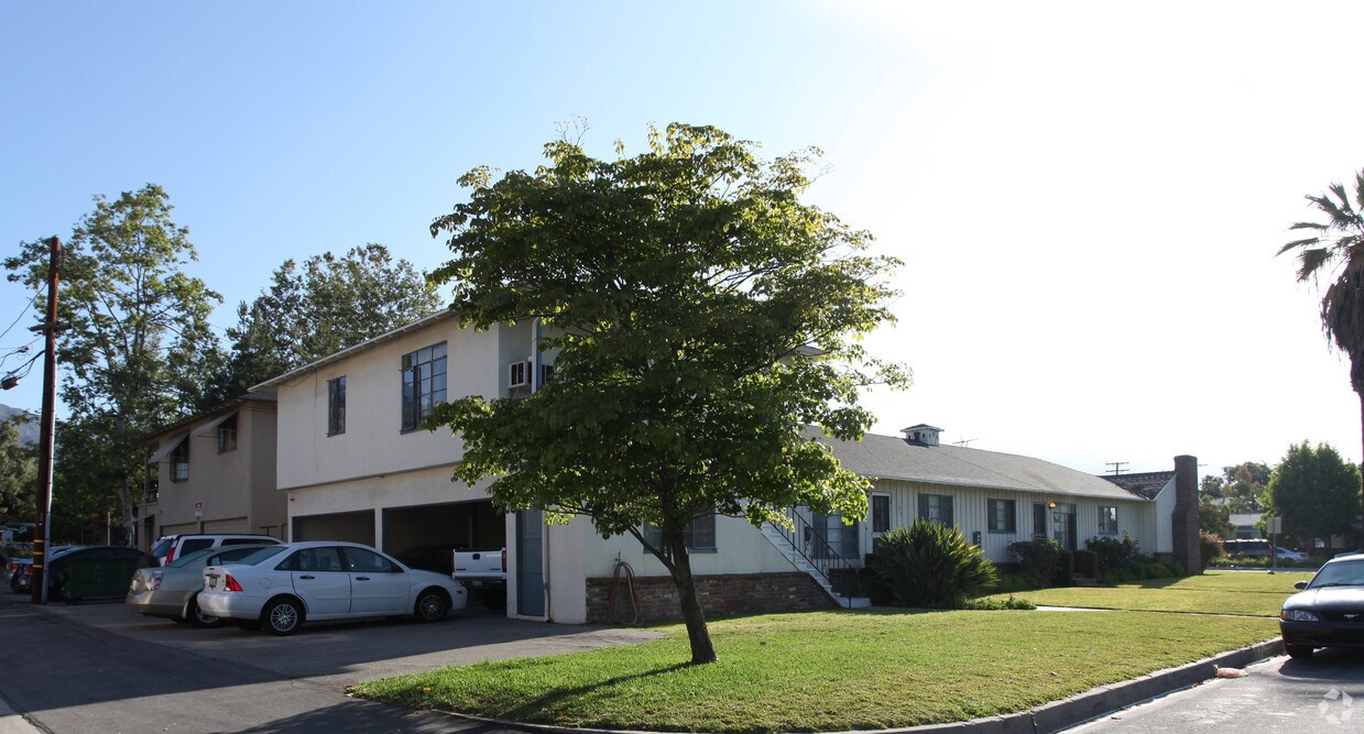 Building Photo - 601 A-D N. Santa Anita Ave
