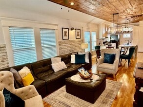 Building Photo - 1406 Edwards St