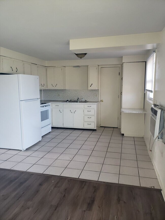 Foto del edificio - 3 BR House Near Snider High School
