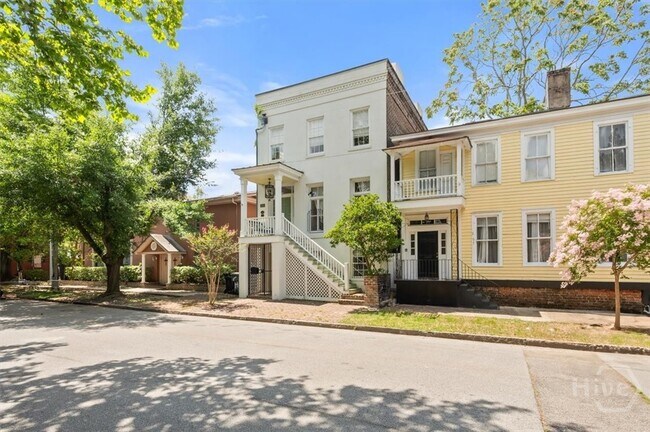 Foto del edificio - 205 W Huntingdon St