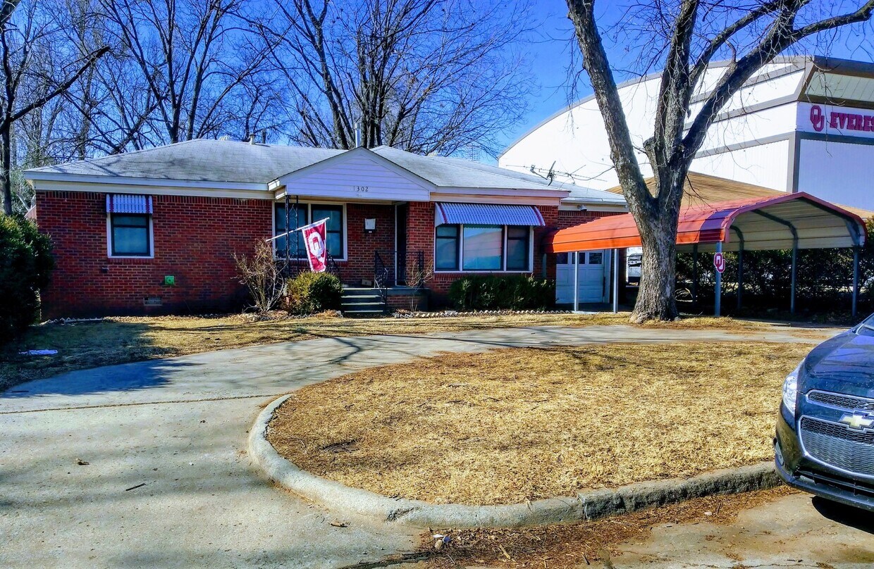 Foto del edificio - PRE-LEASING FOR FALL! 3 bed, 2 bath home walking distance to OU Campus!