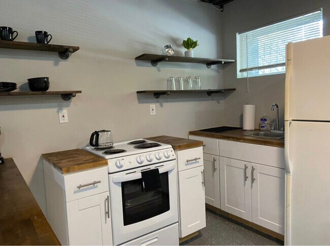 Foto del edificio - 1677 Dorsey Ave