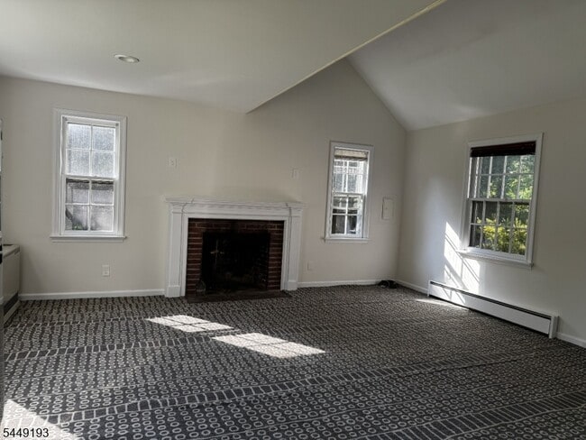Building Photo - 175 Cherry Ln