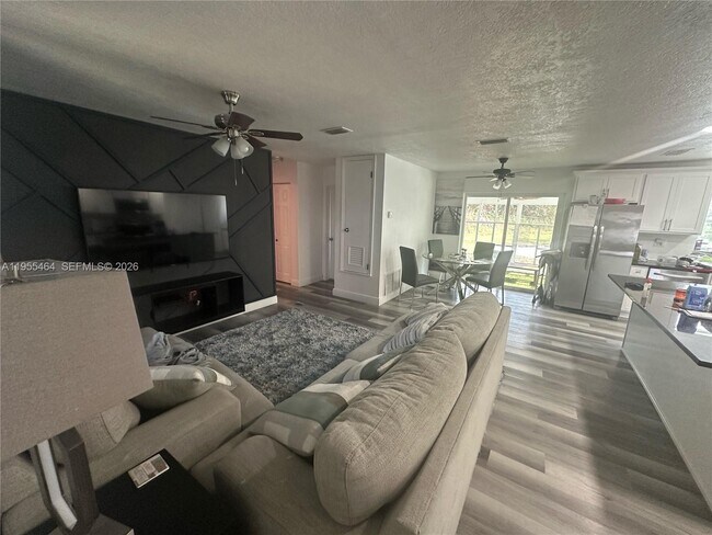 Foto del edificio - 1011 Gerona Ave