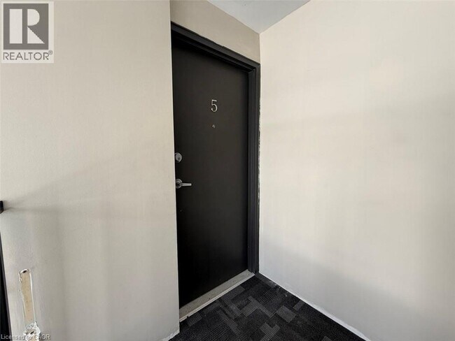 Building Photo - 10 Hungerford Rd