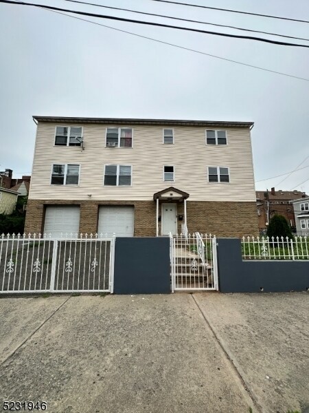 Primary Photo - 172 Carroll St