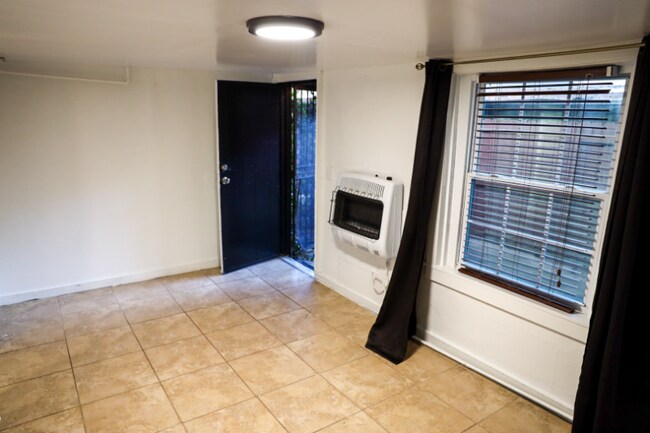Foto del edificio - 1056 Regent St SW