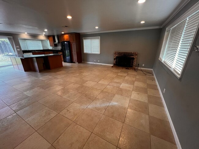 Building Photo - Great one story home close to TAFB