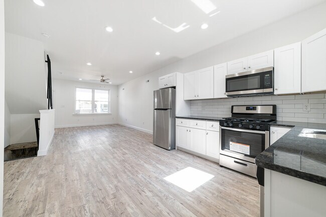 Building Photo - 5310 Hadfield St
